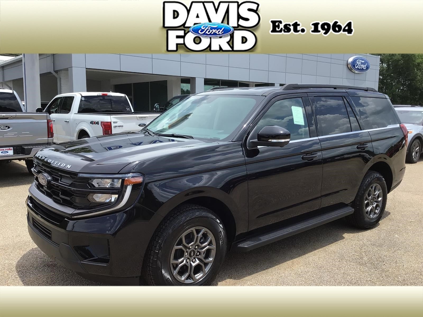2026 Ford Expedition Active in Agate Black Metallic — front three-quarter view